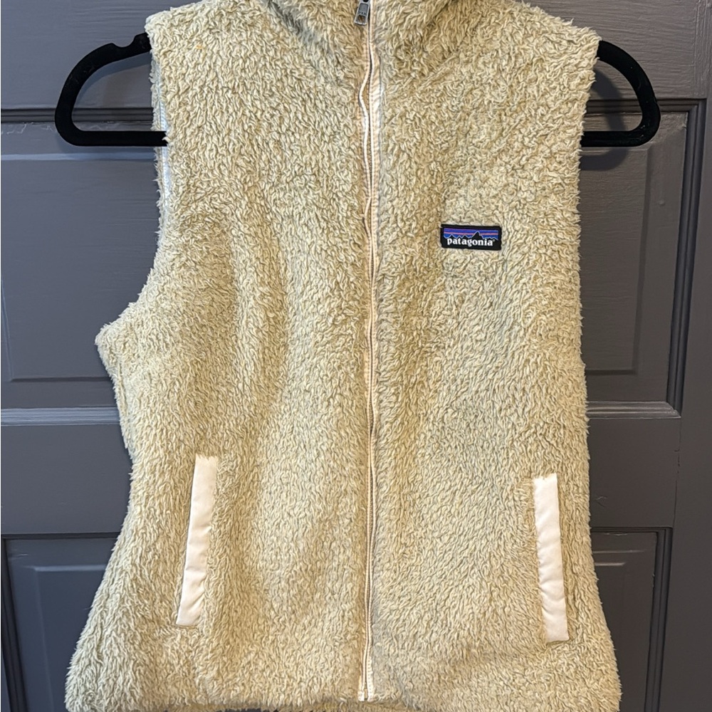 Patagonia women’s  Cream Sherpa Vest